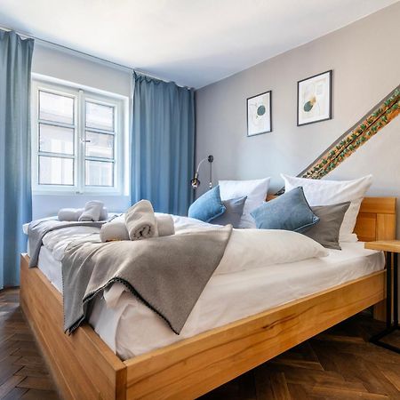 20 Seconds To Charles Bridge Apartment Praha Bagian luar foto