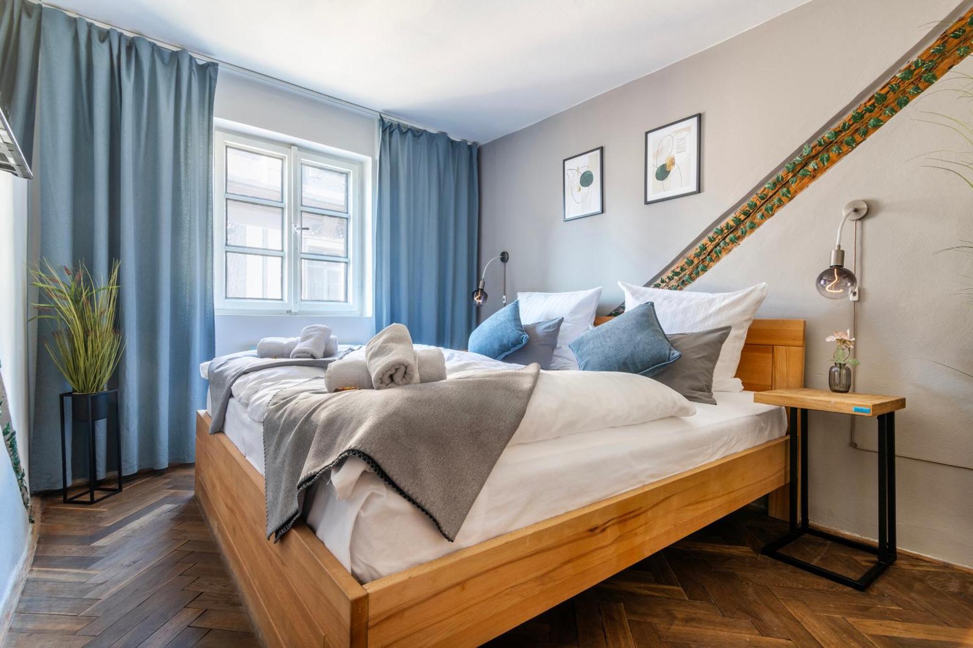 20 Seconds To Charles Bridge Apartment Praha Bagian luar foto